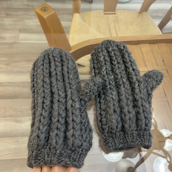 Hand Made Knitted 100% Wool Mittens - Picture 3 of 8